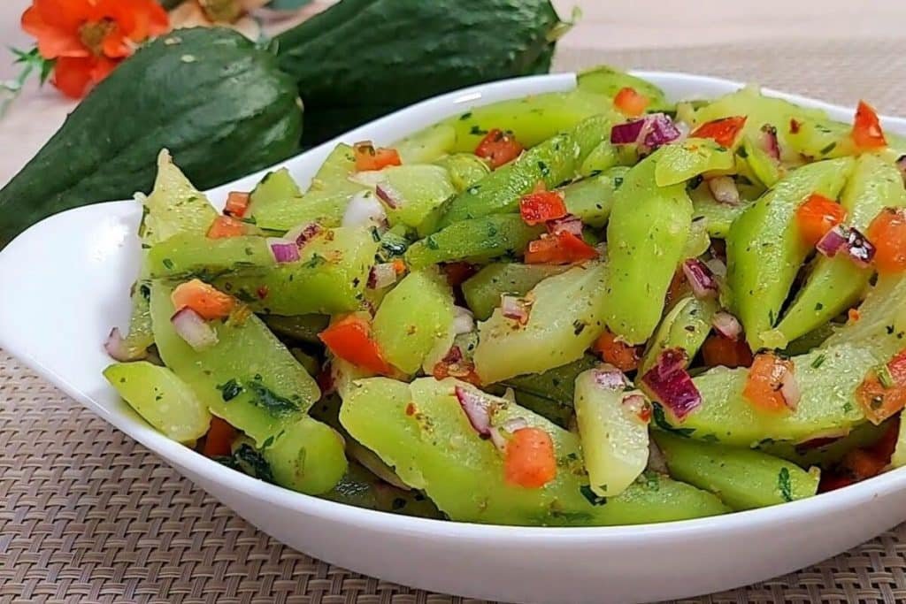 Salada de Chuchu: Versatilidade e Sabor para sua Mesa